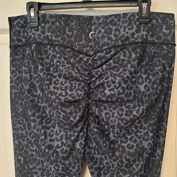 Zyia Active Stone Leopard Animal Print Scrunch Butt Leggings Size 20 - Picture 6 of 7